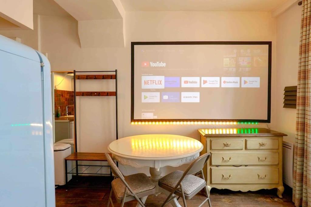 Studio With Home Cinema@Paris Chatelet Esterno foto
